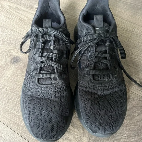 Unisex Adidas shoes - Picture 2 of 4